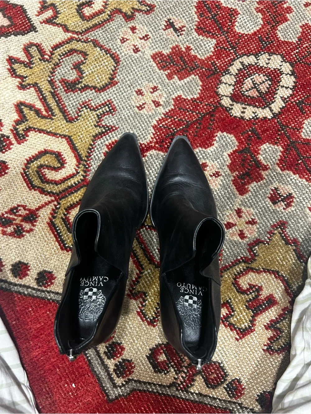 Vince Camuto black leather